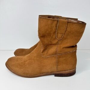 Expression tan low boots, Size 8, faux suede, western cowboy festival